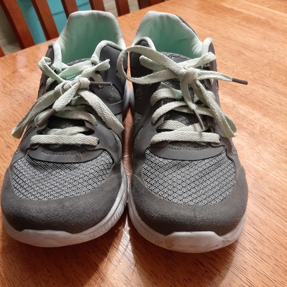 Shoes - Picture 2 of 3